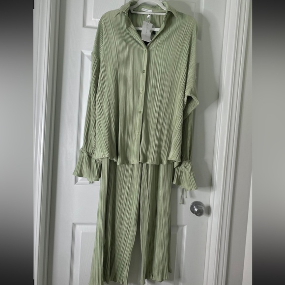 Pleated/ribbed button up set - Picture 2 of 10